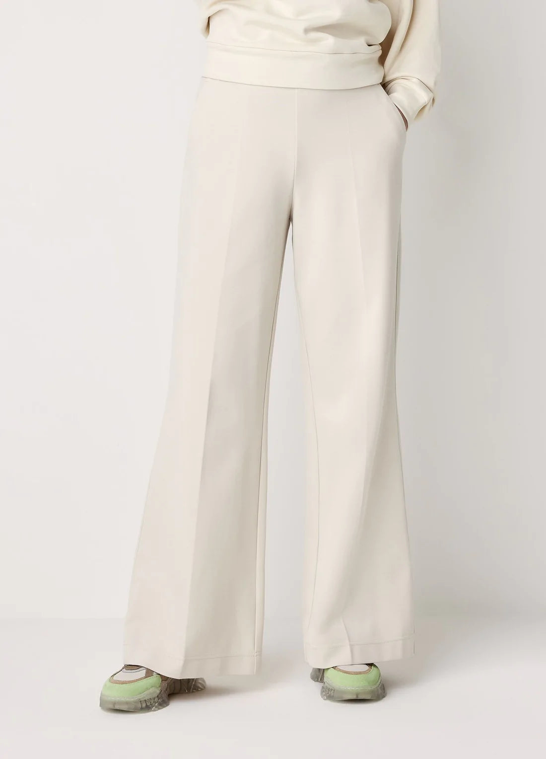 Cropped Women Sweater to Pair with High - Waisted BottomsSummum Wide Leg Foam Trousers