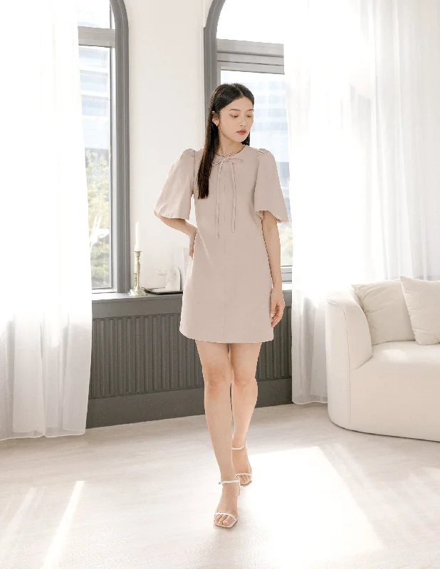 Shift Women Dress with a Simple and Classic Design for Everyday WearNing Dress in Sand