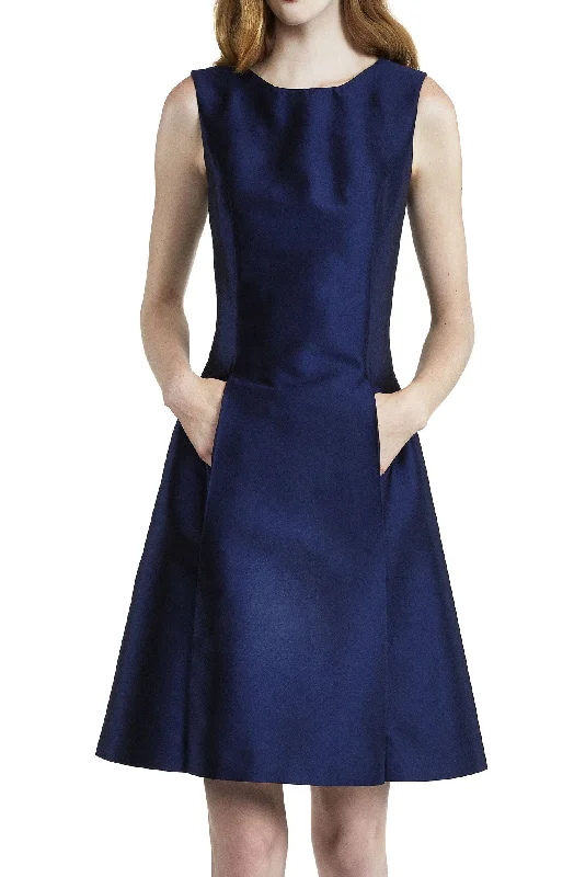 Sheath Women Dress with a Tailored Fit for a Professional LookPleat Front Dress with Pockets