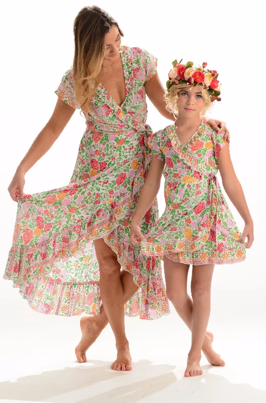 Maxi Women Dress with Floral Print for a Bohemian VibeGirls Voyager Dress / White Rose