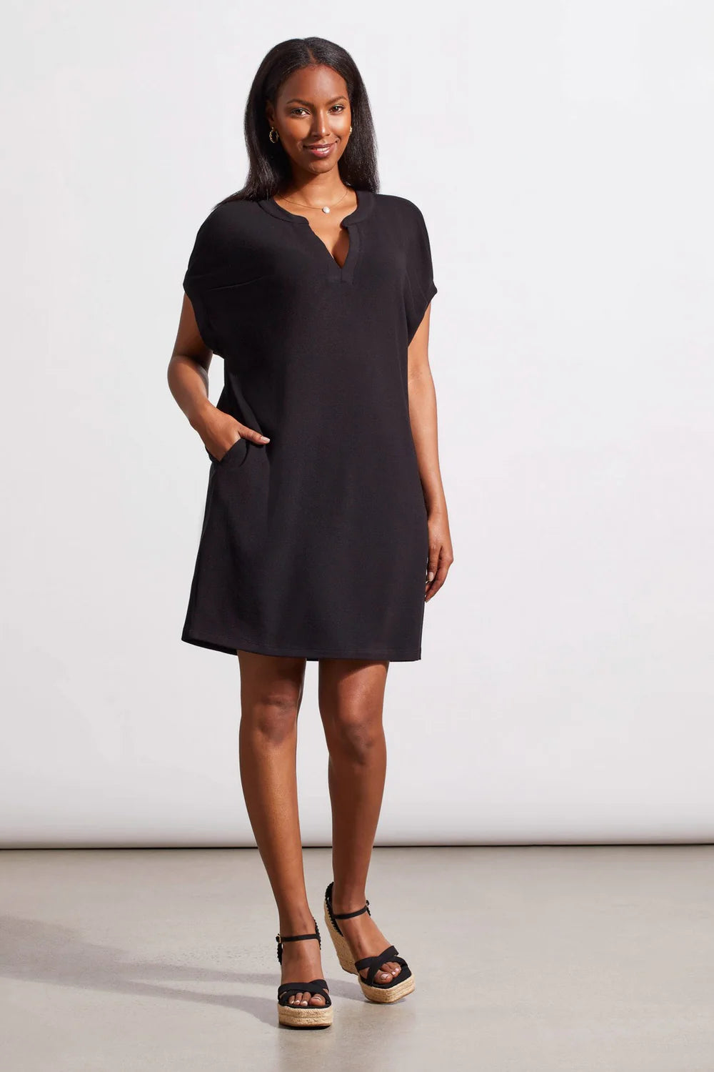 Long - Sleeve Women Dress in Velvet for a Luxurious Winter LookShift Knit Dress in Black