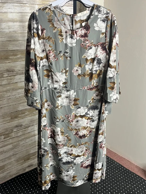 Mini Women Dress with a Short Hem for a Young and Trendy StyleThe Grey Floral dress