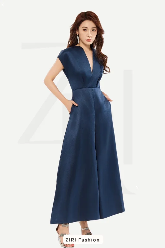 Halter Neck Women Dress to Show Off the Shoulders and NecklineZiri V-Neck Evening Gown