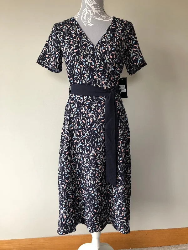 Off - the - Shoulder Women Dress for a Romantic and Feminine LookFreya Navy Floral Printed Midi Dress