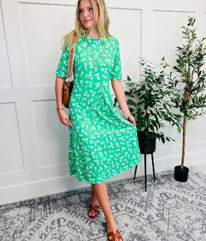 Long - Sleeve Women Dress in Velvet for a Luxurious Winter LookGreen & White Printed Stretch Fit & Flare Midi Dress