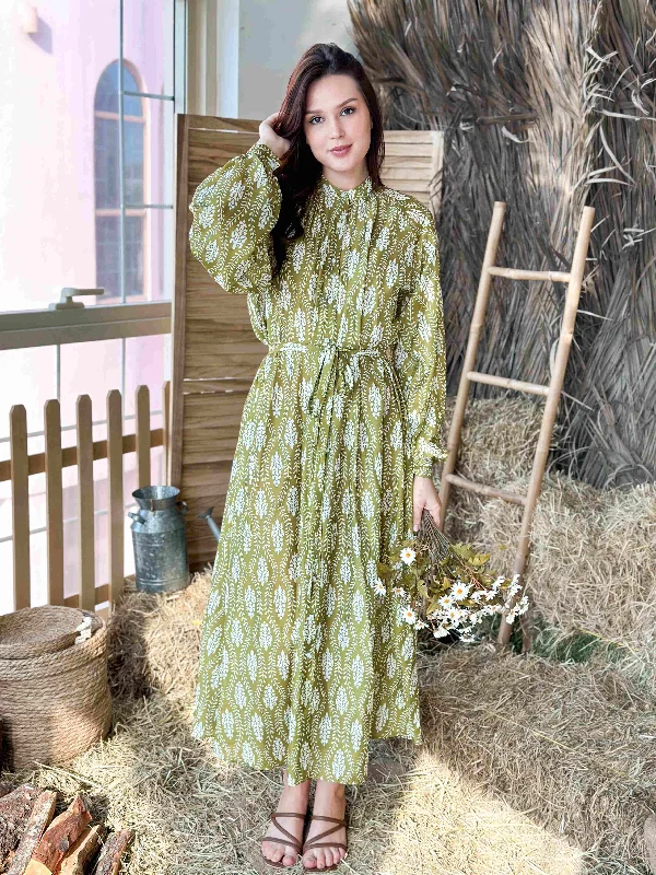 Shift Women Dress with a Simple and Classic Design for Everyday WearLucy - Light Green Floral Maxi Dress