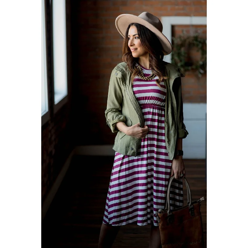 Sleeveless Women Dress in Bright Colors for Summer PartiesMagenta Striped Midi Dress