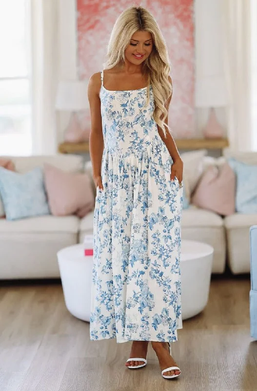 Ball Gown Women Dress with a Full Skirt for a Princess - like LookSummer Classic Midi Dress - Blue and White